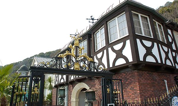 山手八番館外観